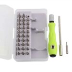 Magnetic screwdriver set with multiple screwdriver bits