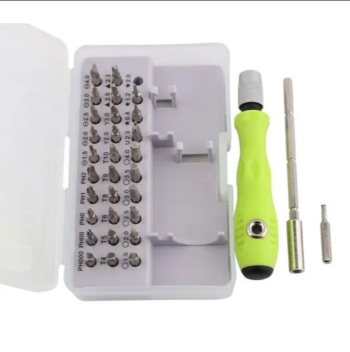 Magnetic screwdriver set with multiple screwdriver bits